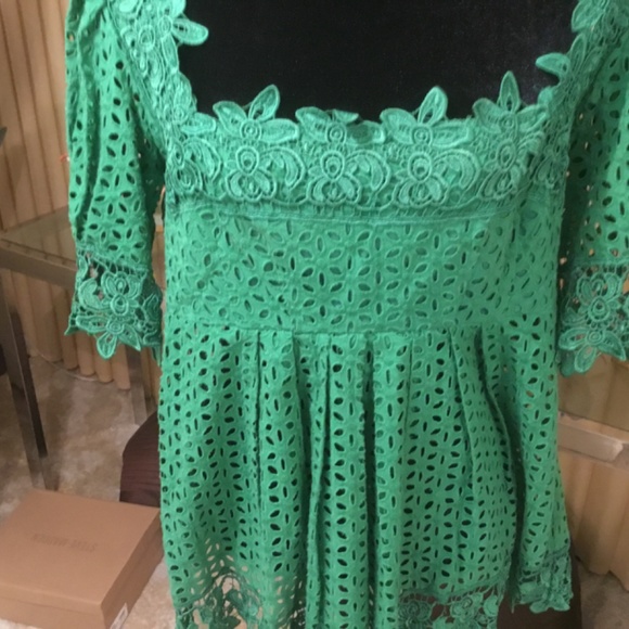 MODA International smock eyelet puff sleeve top - Picture 3 of 15